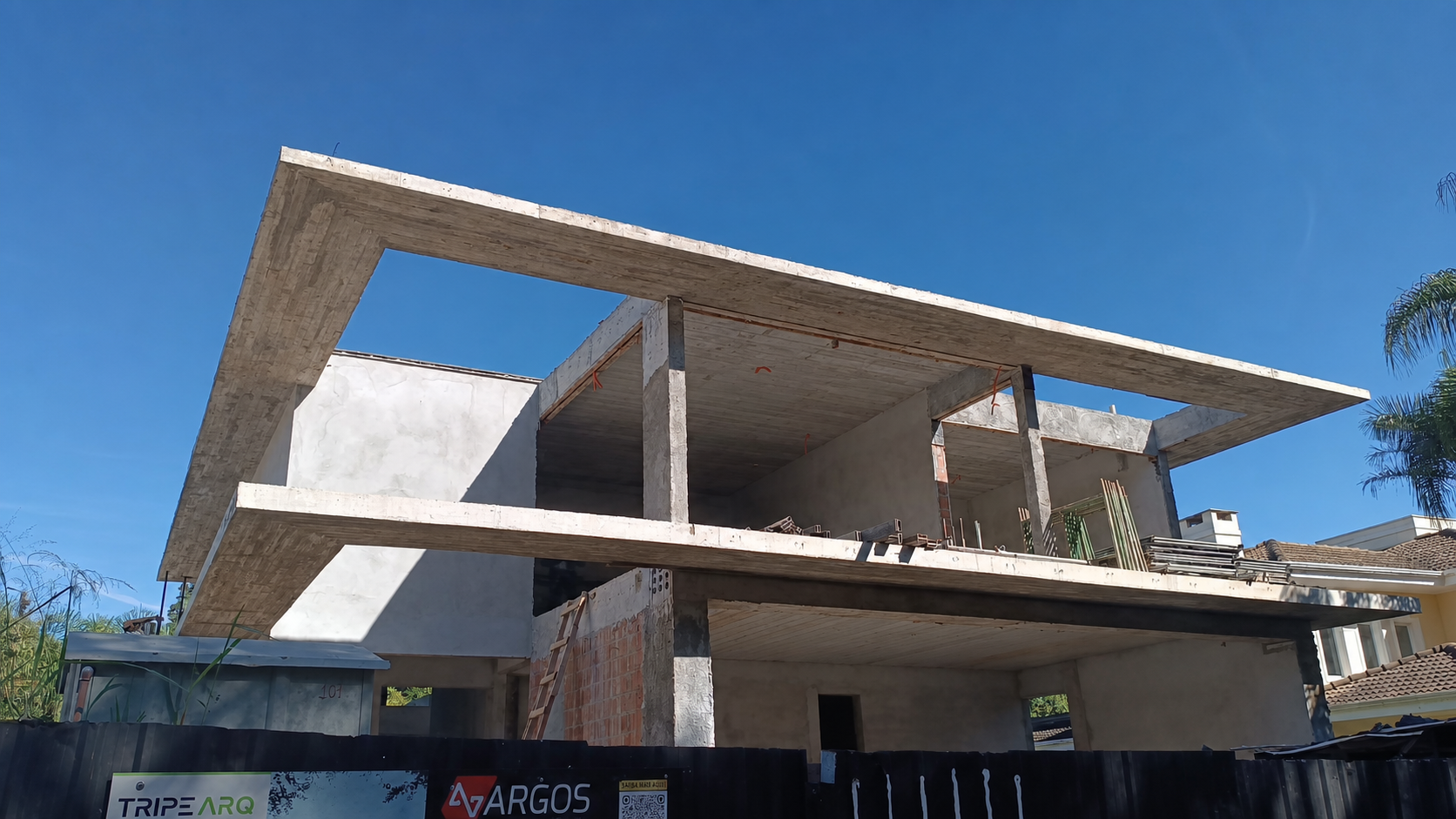 Estrutura de obra em andamento