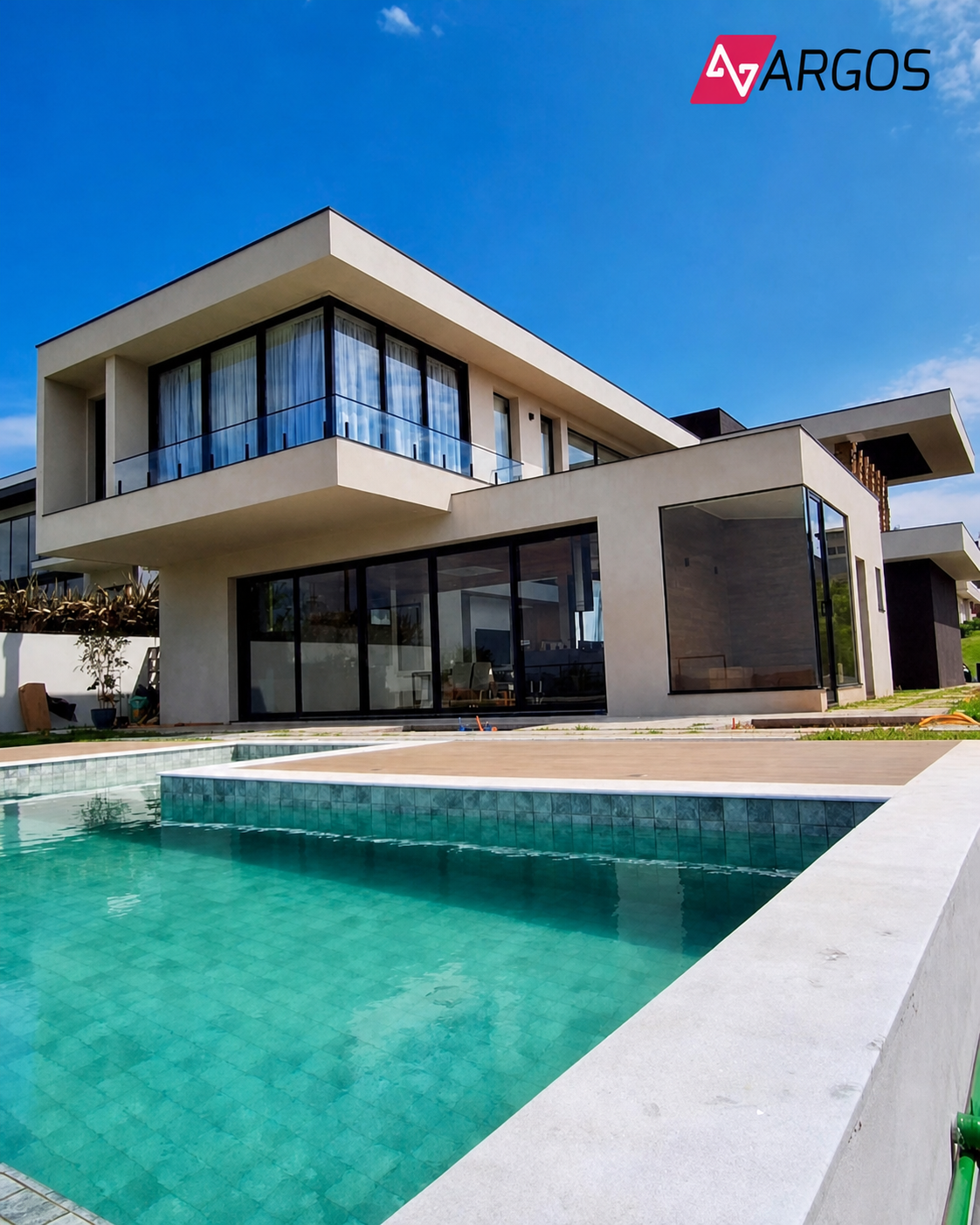Residência contemporânea com piscina